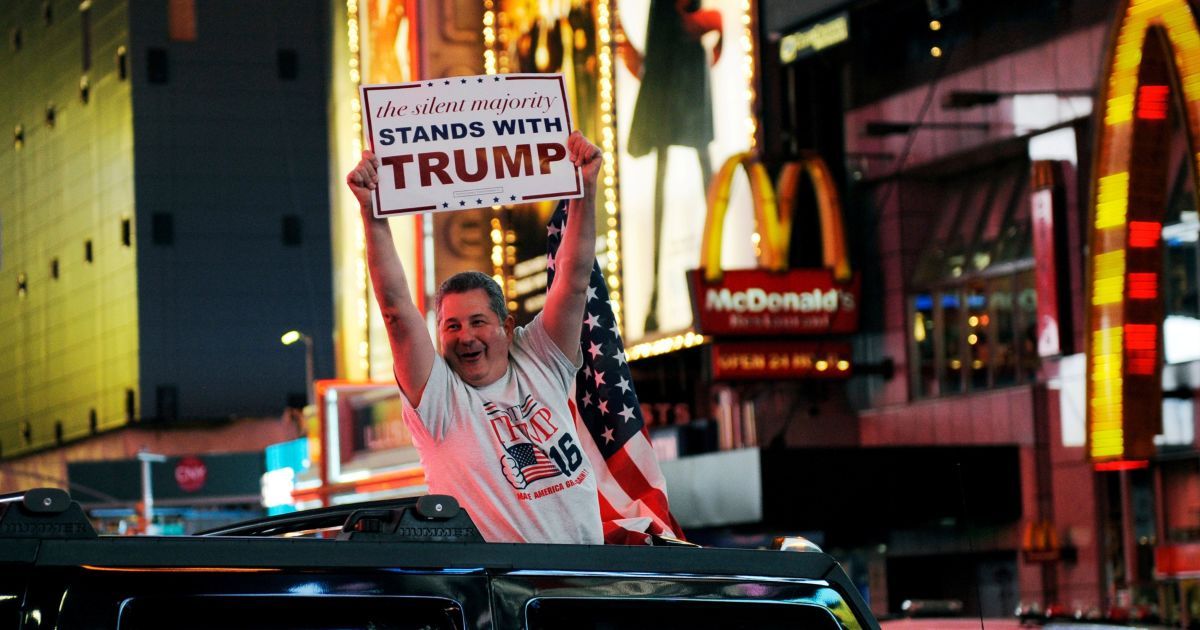 Задоволений перемогою Трамп змінив у Twitter свою посаду