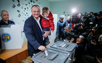 Вибори у Молдові: Путін привітав Додона з перемогою та запросив до Москви