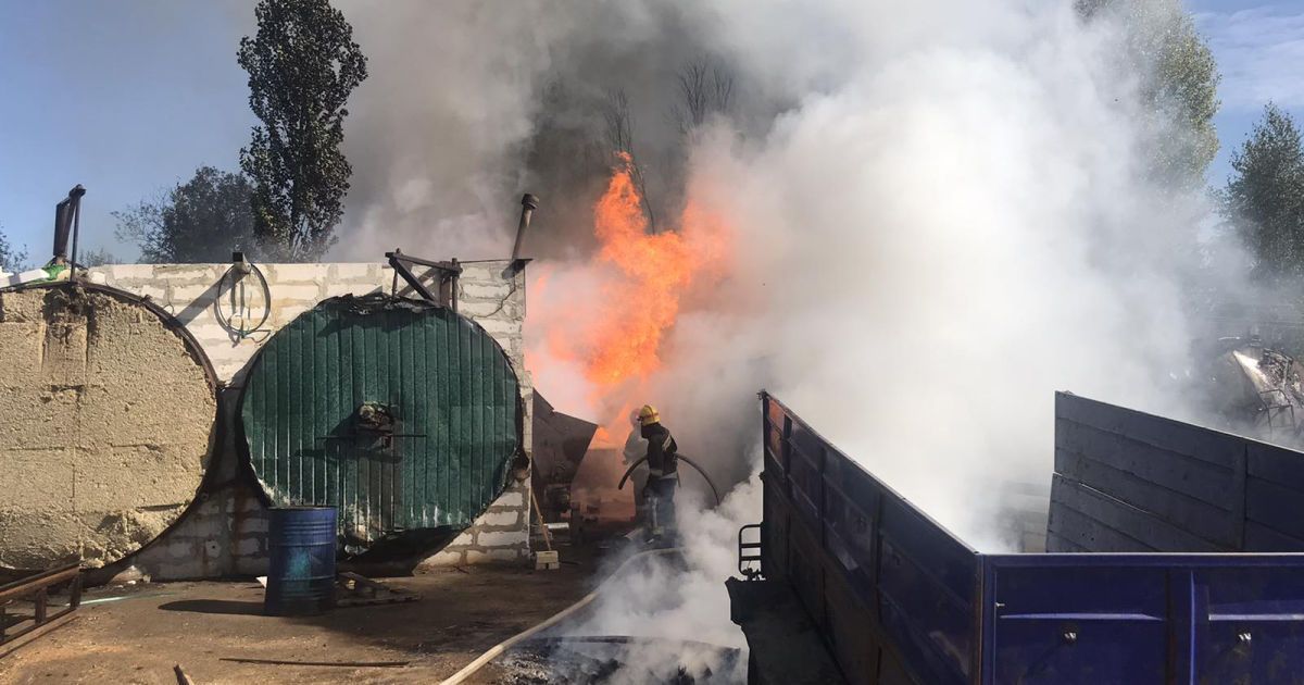 В Житомире на предприятии произошел взрыв и пожар: пострадали трое работников