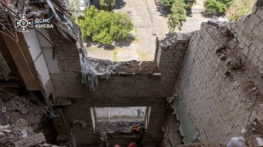 Завершеня робіт на місці удару по Києву 2 липня_5 / © ДСНС
