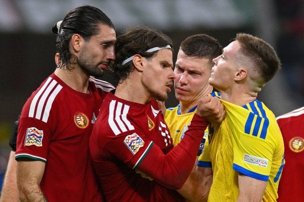 Збірна України виявилася сильнішою за команду Угорщини (1:0) у виїзному матчі першого туру квартету B2 Ліги націй 2026/27, який відбувся в п’ятницю, 25 вересня. На останніх хвилинах між суперниками спалахнула масштабна бійка, до якої приєдналися не лише футболісти, а й члени тренерського штабу. / © Associated Press