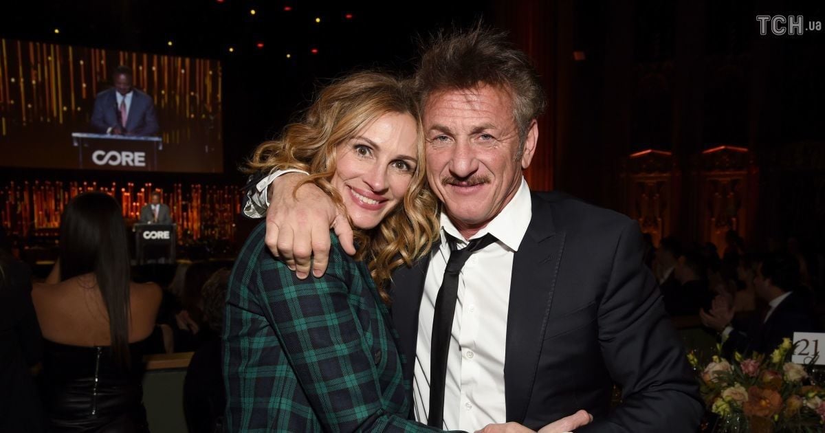 52-летняя Джулия Робертс в провокационном мини и колготках в сеточку посетила светское мероприятие