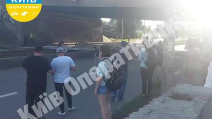 У Києві обвалилася частина Повітрофлотського шляхопроводу