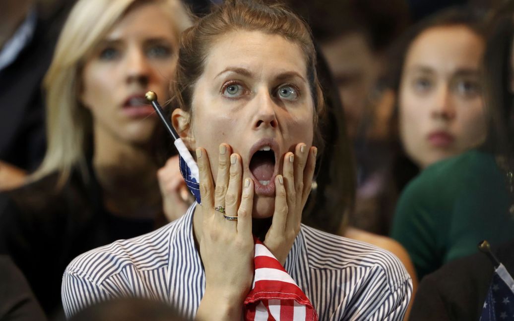 Прихильники демократичного кандидата в президенти США Хілларі Клінтон реагують на її поразку. / © Reuters