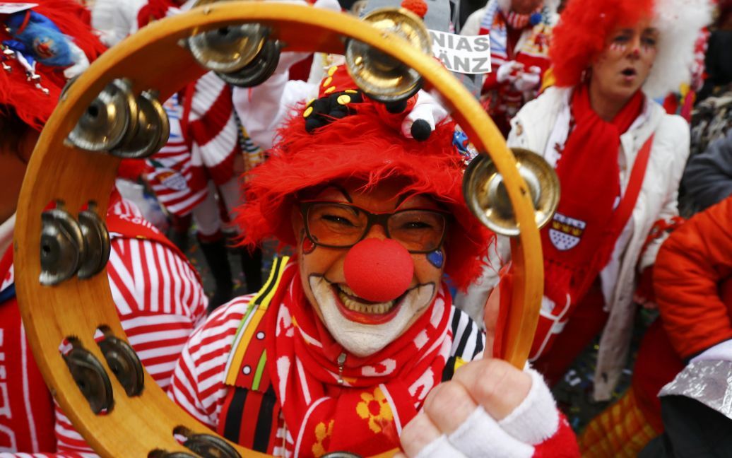 Гуляки отмечают начало сезона карнавала в Кельне, Германия. / © Reuters