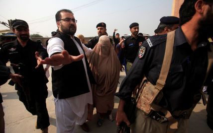 Афганскую беженку с обложки National Geographic таки депортировали из Пакистана