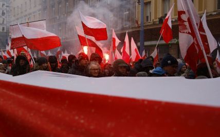 Україна засудила спалення прапора під час святкування Дня незалежності у Польщі та очікує реакції