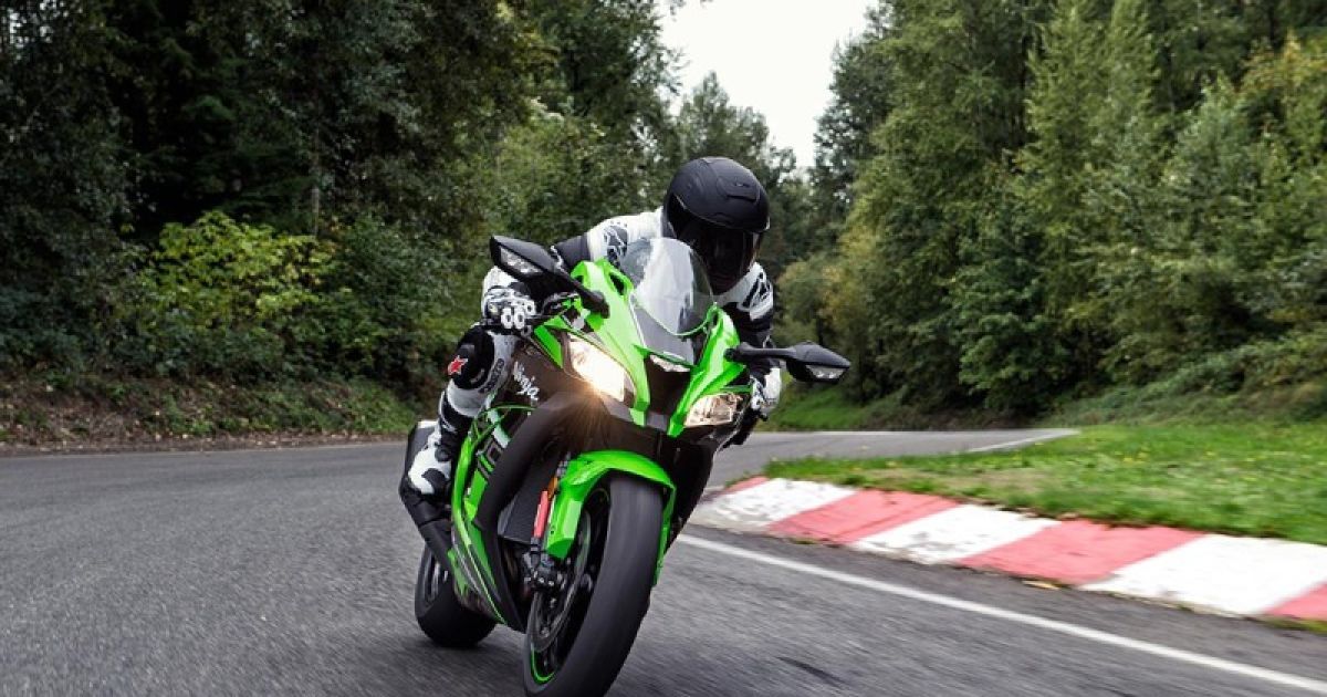 Kawasaki представила обновленный флагманский спортбайк Ninja ZX-10R (видео)