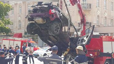 Машину Павла Шеремета евакуюють_3 / © Фото Івана Гребенюка/ТСН