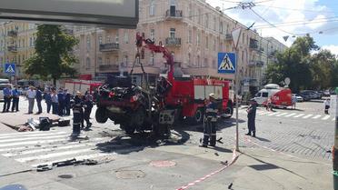 Машину Павла Шеремета евакуюють_1 / © Фото Івана Гребенюка/ТСН