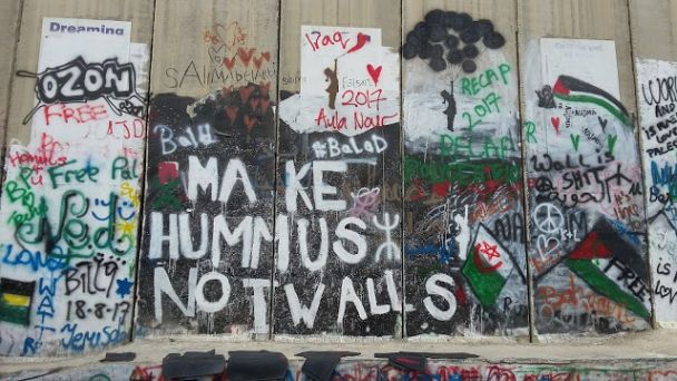 Make hummus not walls / © hannaburlaka.com