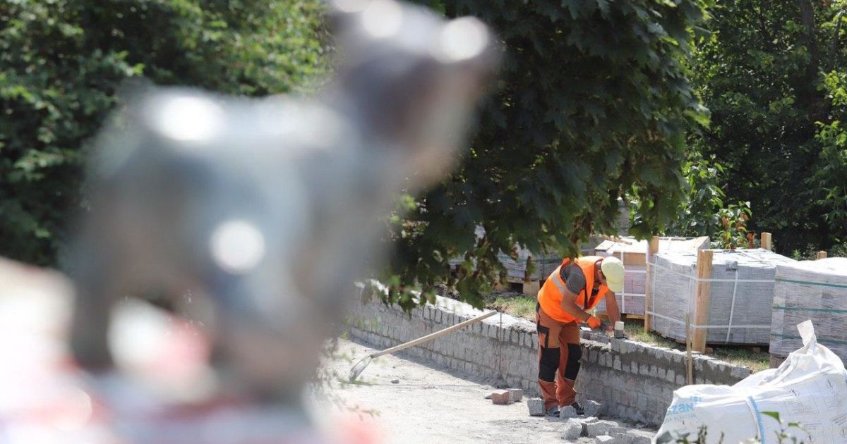 У Києві почалася реконструкція Пейзажної алеї: розширять вхід і підсвітять артоб'єкти