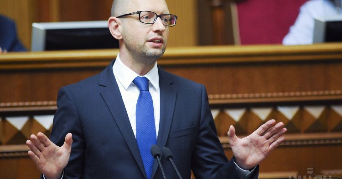 Яценюк говорит, что государство выплатило 70 млн грн премий за участие в боевых действиях.