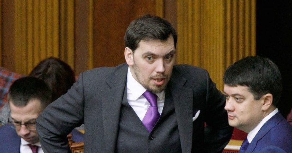 Доля уряду: кому з міністрів вдасться зберегти посади і чи буде в країні новий прем'єр