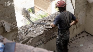 Завершеня робіт на місці удару по Києву 2 липня_7 / © ДСНС