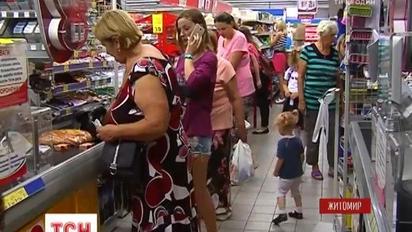 У Житомирі сталася різанина у супермаркеті: чоловік намагався вбити дружину