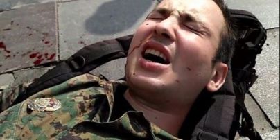 У Києві чоловіка у військовій формі вісім разів вдарили ножем