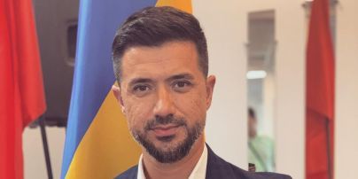 Ексчоловік Ані Лорак засвітився з новою пасією-копією співачки