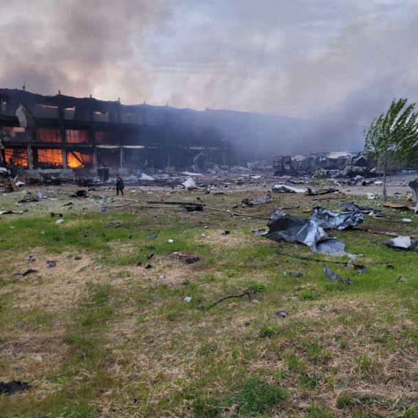 Ракетний удар на Одещині повністю знищив склад Червоного Хреста. / © 