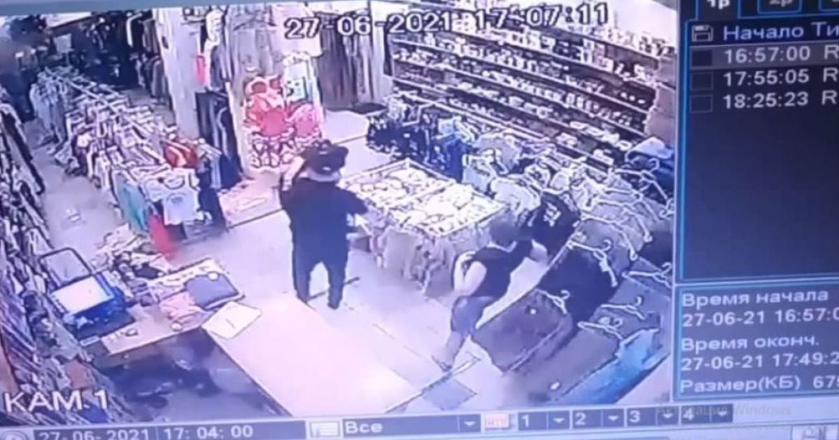 Бив по голові та зламав ніс: чоловік, який відлупцював свою колишню у магазині Запоріжжя, отримав строк