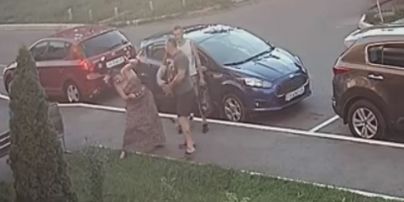 Депутата, який вдарив жінку за зауваження, хочуть виключити з партії