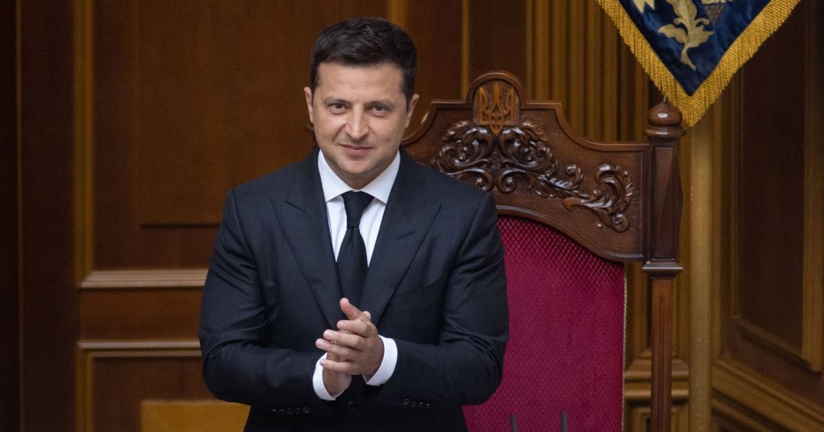 Зеленський продовжує очолювати рейтинг довіри до політиків - опитування