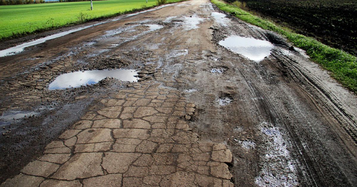 Журналисты составили рейтинг самых худших дорог Украины