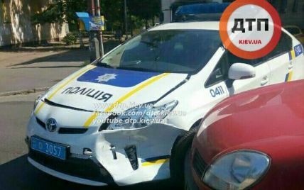 В Киеве патрульное авто полицейских впервые попало в ДТП (фото)