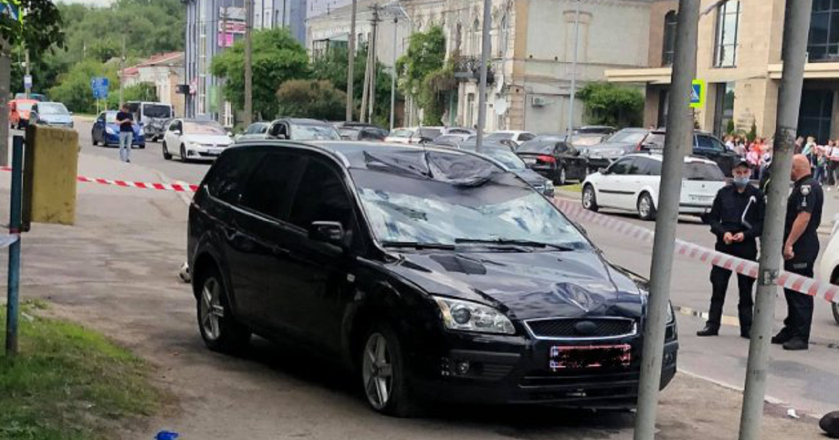В Луцке на пешеходном переходе автомобиль сбил отца с двумя сыновьями: 9-летний мальчик умер
