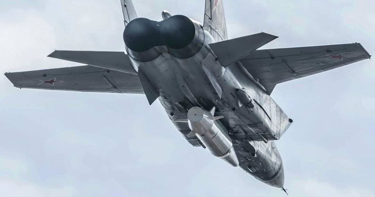 Российский МиГ-31К с ракетами "Кинжал"