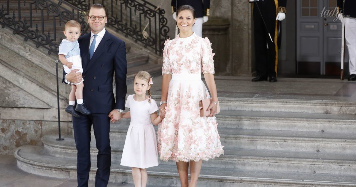 Кронпринцесса Виктория с мужем Даниэлем и детьми - Оскаром и Эстэль