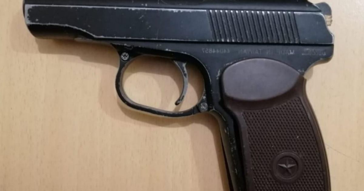 В Днепропетровской области мужчина с пистолетом напал на девушку и изнасиловал ее за гаражами