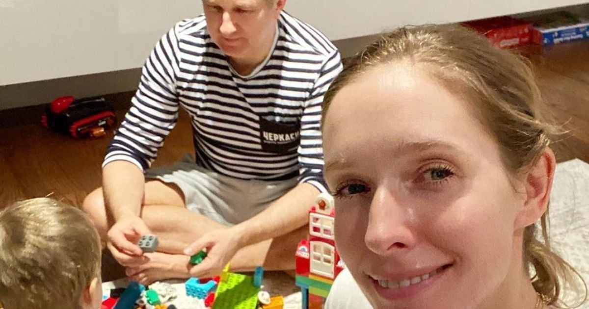 Горбунов та Осадча показали, чим займають трирічного сина на карантині