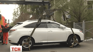 Хлопчик, якого переїхав Lexus, у критичному стані