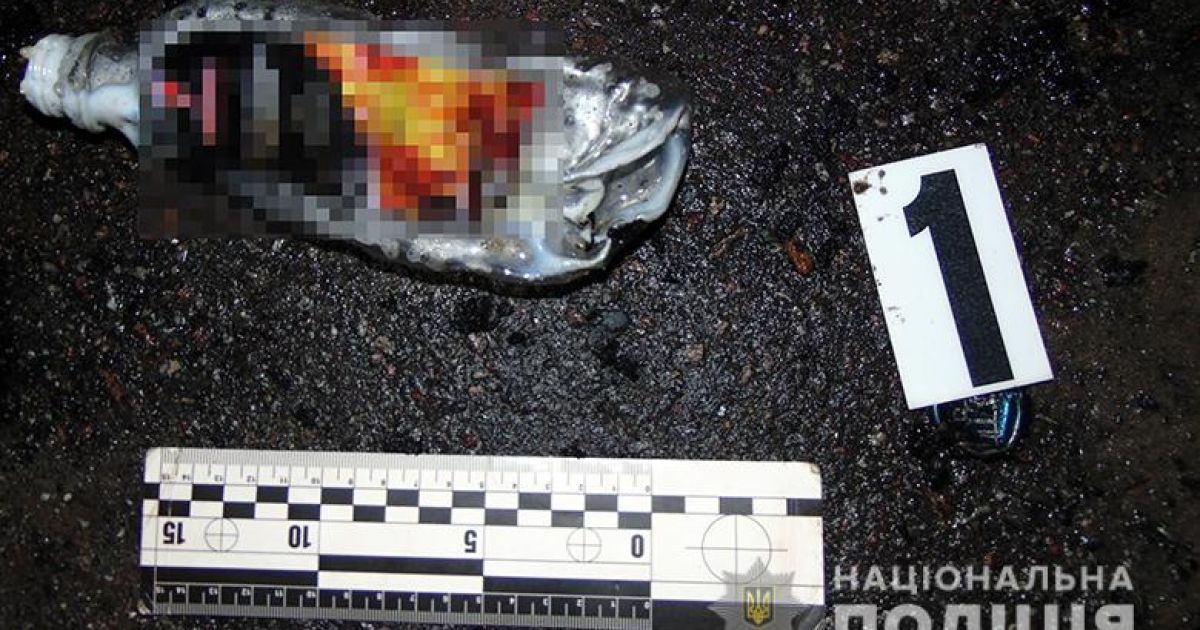 Столичні оперативники затримали двох чоловіків, які через помсту підпалили автівку сусіда