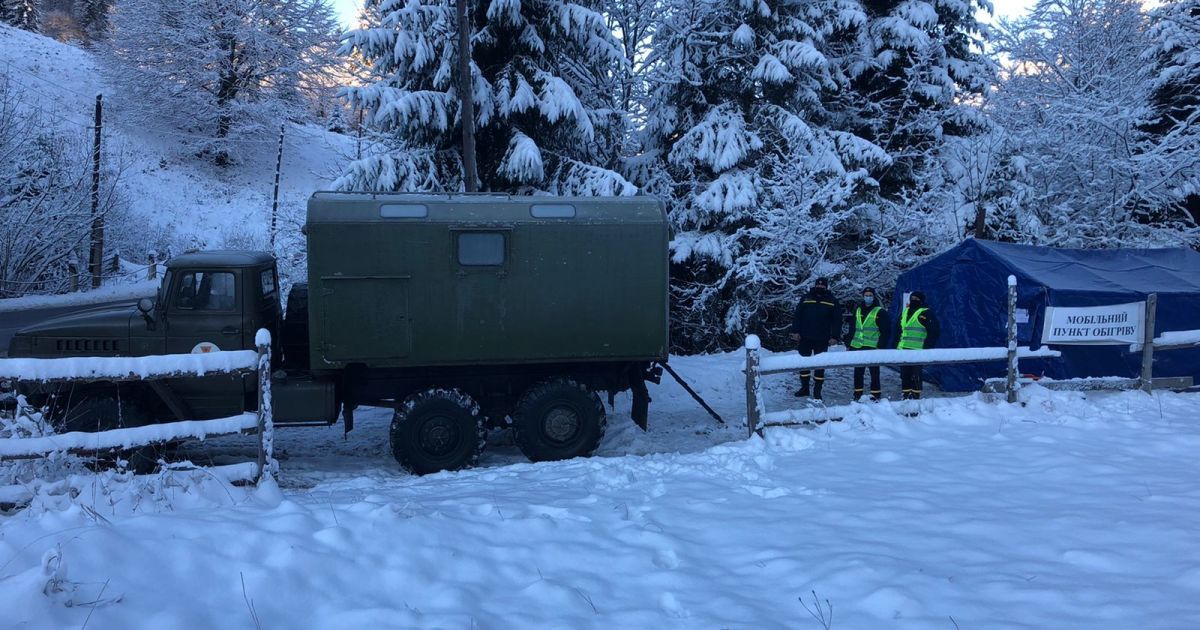 Морозы до минус 20, лавинная опасность и пункты обогрева на дорогах: на западе Украины – настоящая зима