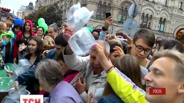 В Москве на Красной площади раздавали 20 тонн греческого салата