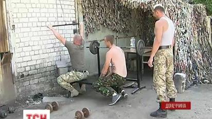 Воїн-пауерліфтер стимулює побратимів займатися спортом на фронті