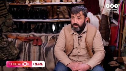 История пастора, ремонтирующего обувь украинцев и собирающего на обувь для воинов