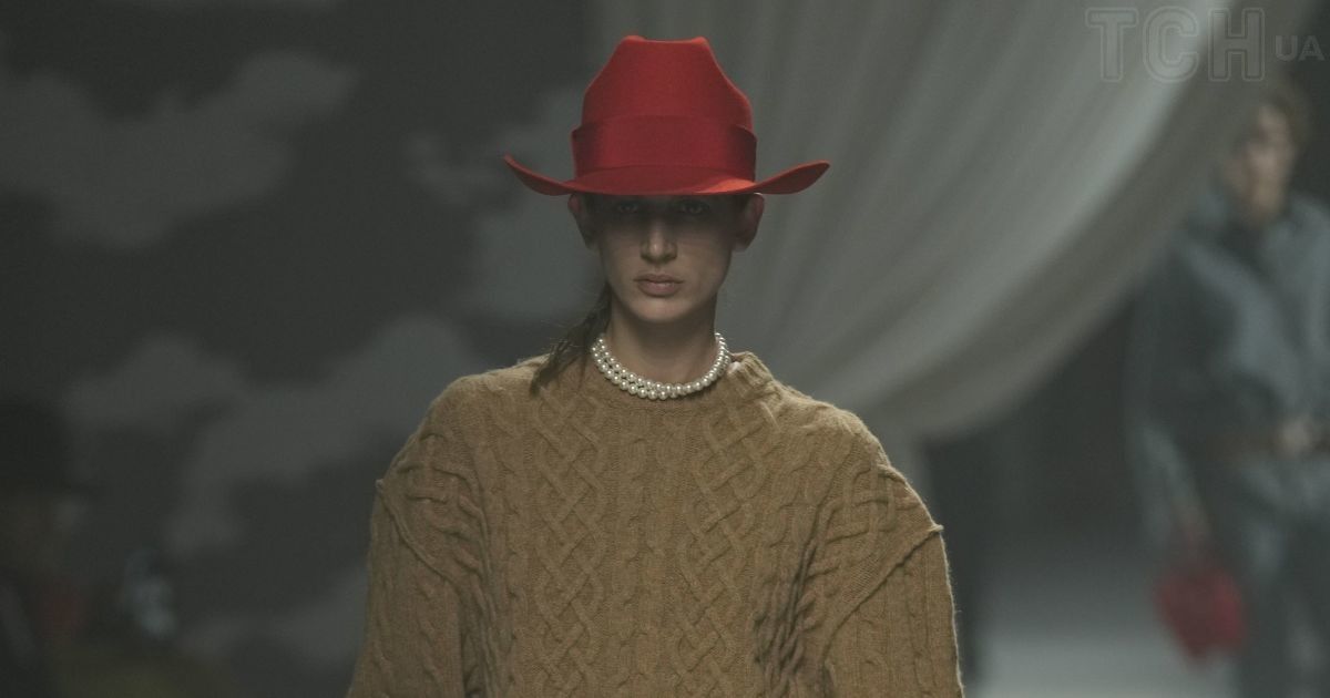Показ колекції осінь-зима 2024-2025 бренду Moschino
