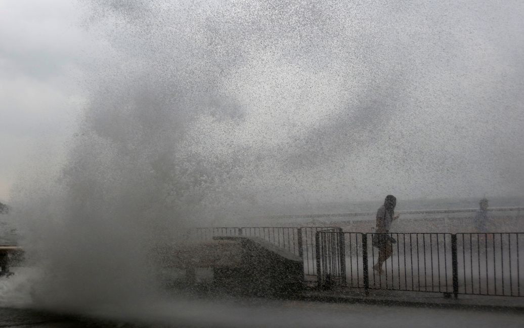 Тайфун насувається на Гонконг / © Reuters