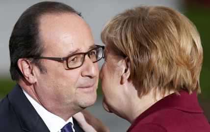 Поцелуи и рукопожатия: Олланд прибыл в резиденцию Меркель для "нормандской" встречи