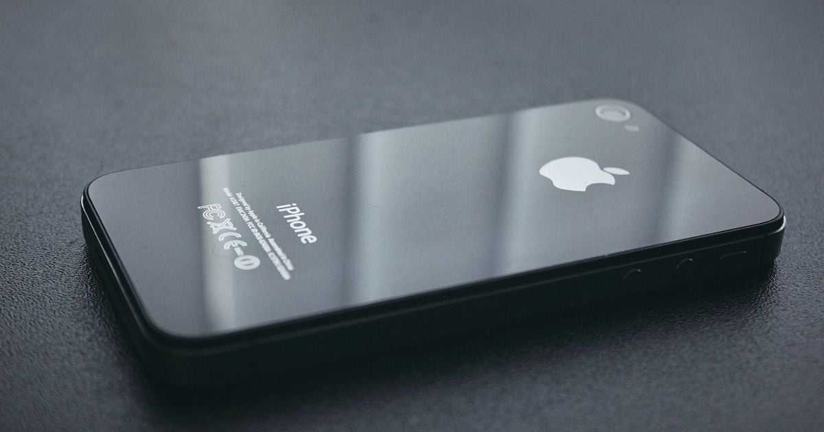 В Apple визнали, що навмисно уповільнюють роботу старих айфонів, аби ті довше працювали