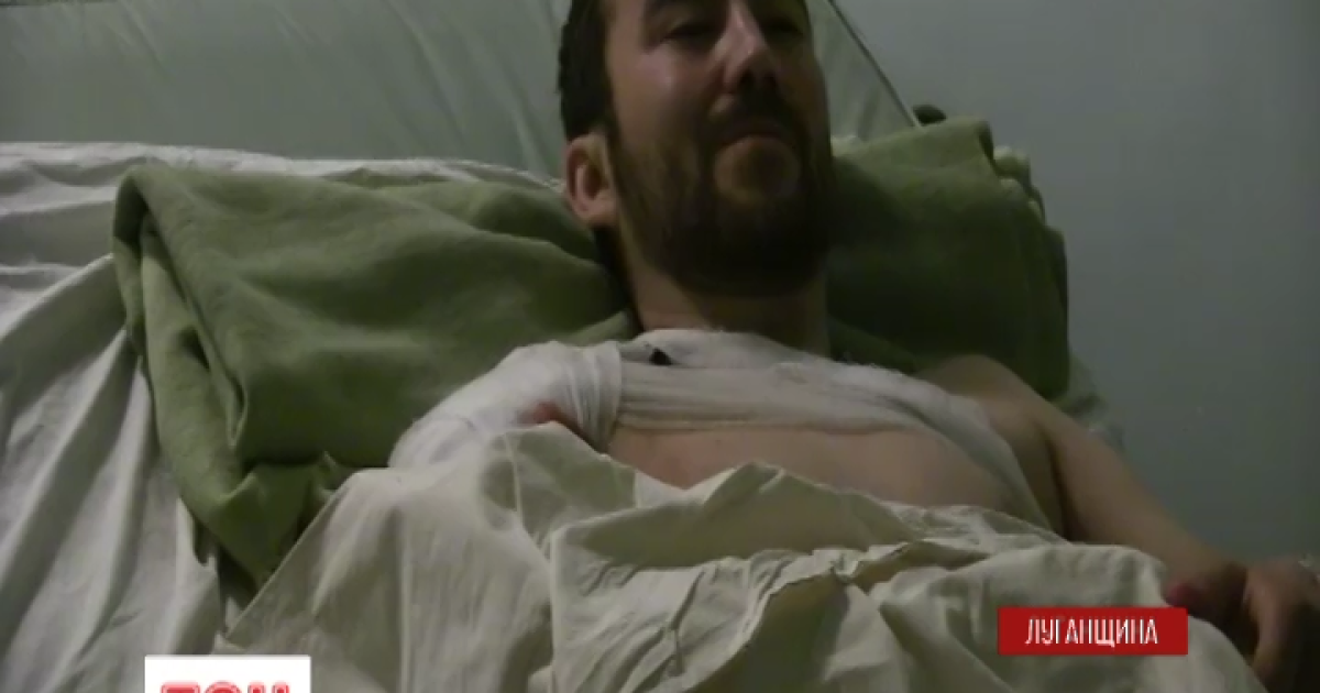 Российских военных допрашивают следователи.