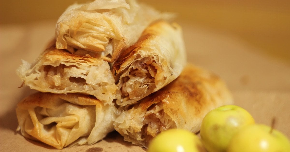 Рулети з лаваша з яблуками