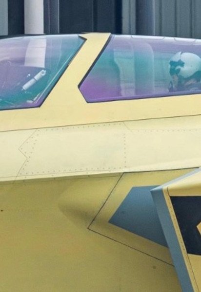 Кабіна пілота J-20S прототипу 2032 року