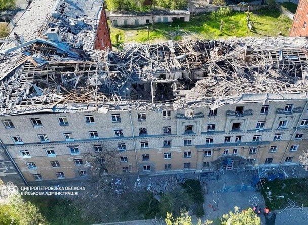 Дніпро під ударом РФ: пошкоджено гуртожиток, є постраждалі (фото)