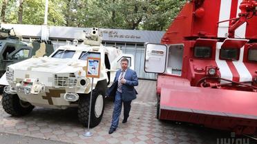 Полторак посетил Львовский бронетанковый завод / © УНИАН
