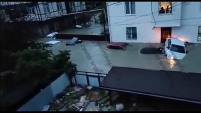 Российское Сочи уходит под воду (видео)