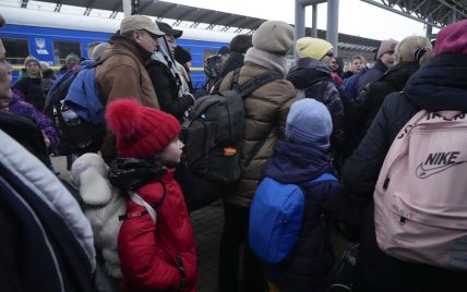 Українські біженці в Австрії можуть розраховувати на допомогу посольства та волонтерів: куди звертатись